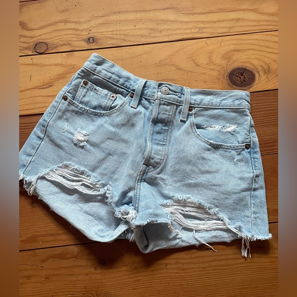 Levi’s 501 Original Shorts: Ojai Top - Light Indigo